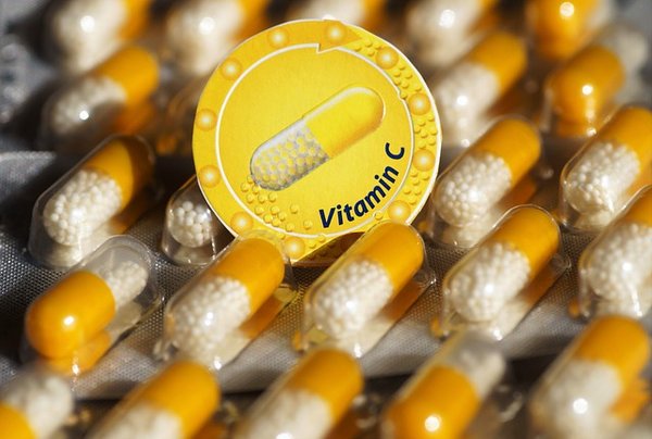 Doliprane et vitamine c : le combo qui booste votre énergie